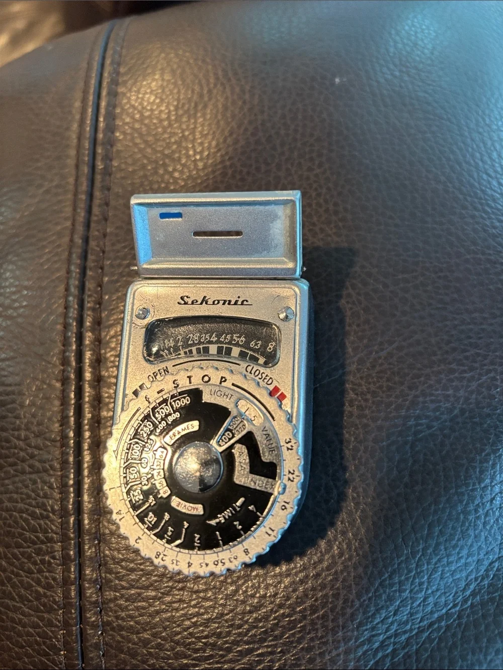 Sekonic L-6 Light Silver Light Meter - Compact Vintage Exposure Meter